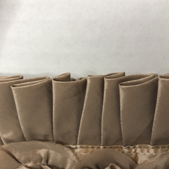 Fabric Roses Pleated Top Hand Bag - Picture 3 of 8